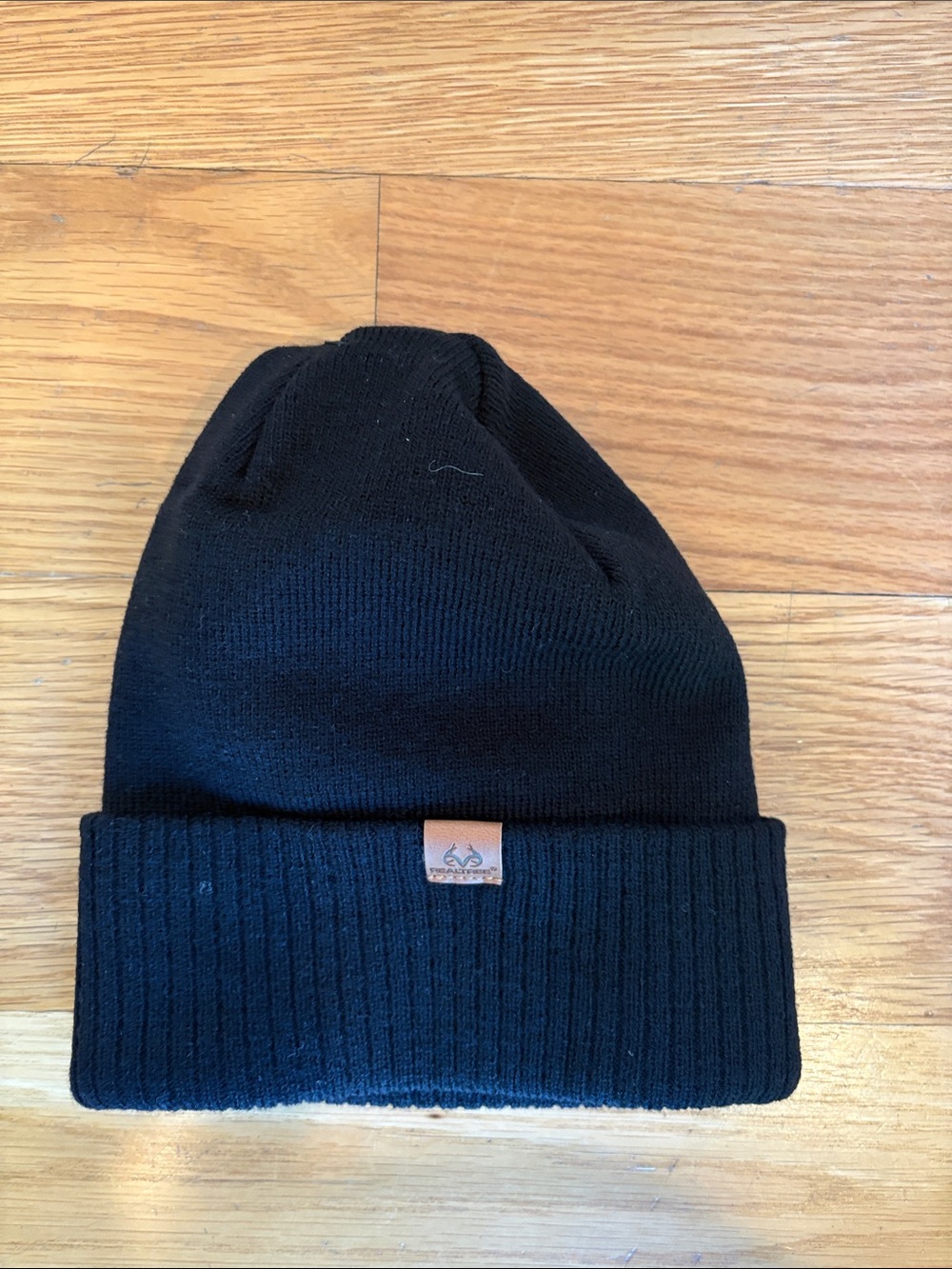 Realtree Black Ribbed Cuff Beanie with Leather Logo Patch